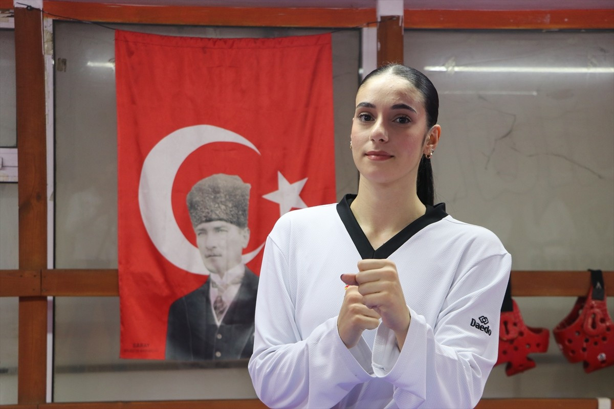 Türkiye şampiyonalarında 3 birinciliği bulunan 18 yaşındaki milli tekvandocu Beyzanur Pehlivan...