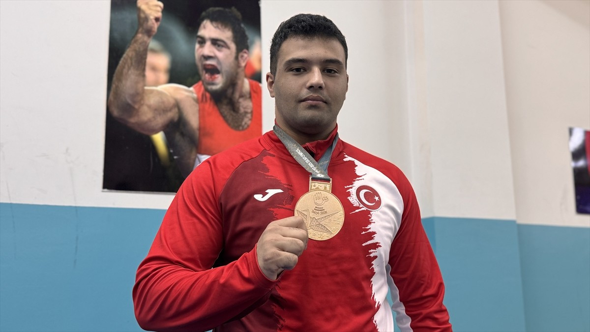 Türkiye şampiyonluklarının ardından ilk kez giydiği milli formayla Tokyo'da düzenlenen 2025 İşitme...