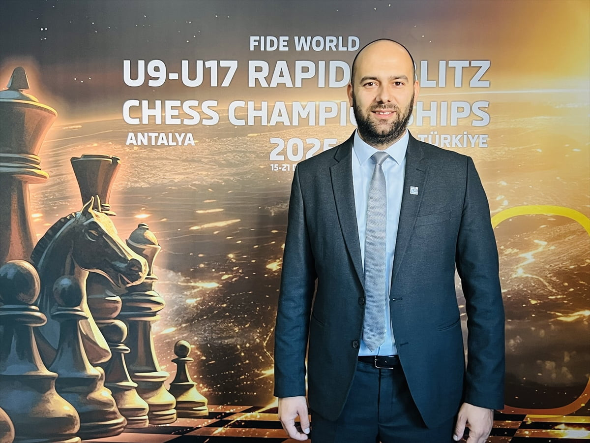 Türkiye Satranç Federasyonu (TSF) Başkanı Fethi Apaydın (fotoğrafta), Dünya 9-17 Yaş Grupları...