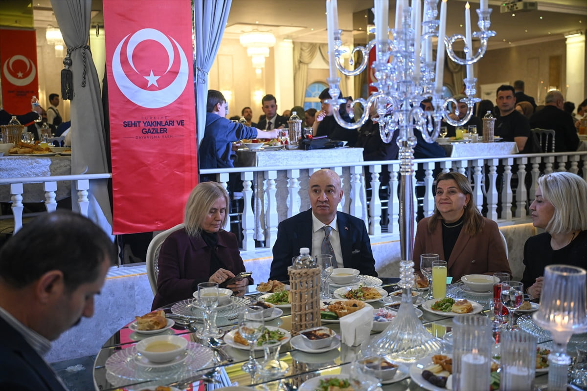 Türkiye Şehit Yakınları ve Gaziler Dayanışma Vakfı tarafından AK Plaza Zerafet Salonu'nda "Şehit...