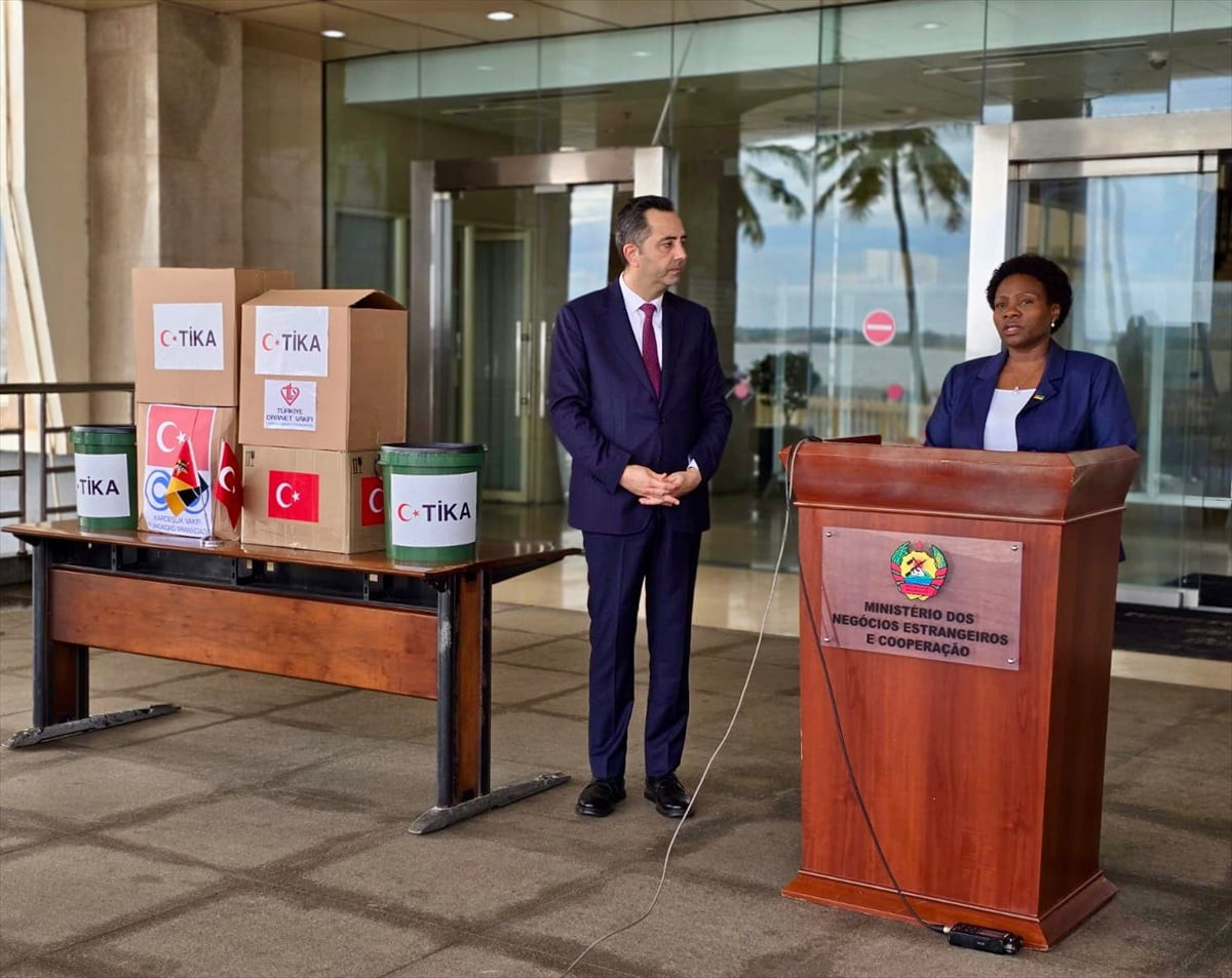 Türkiye, sel felaketinden etkilenen Mozambik’e 257 ton insani yardım malzemesi gönderdi. Türk...