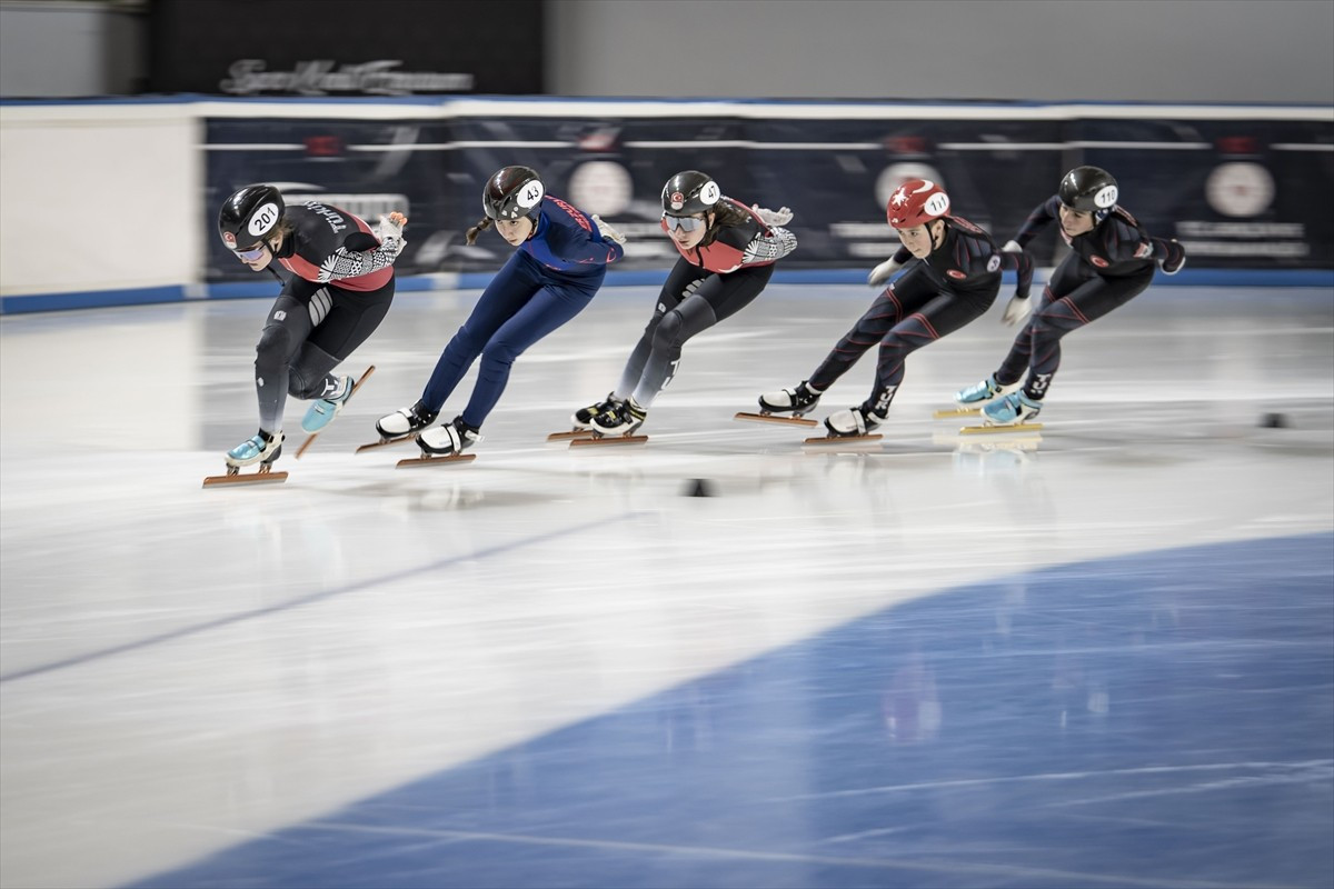Türkiye Short Track (sürat pateni) Milli Takımı, Hollanda'da yapılacak Short Track Avrupa...