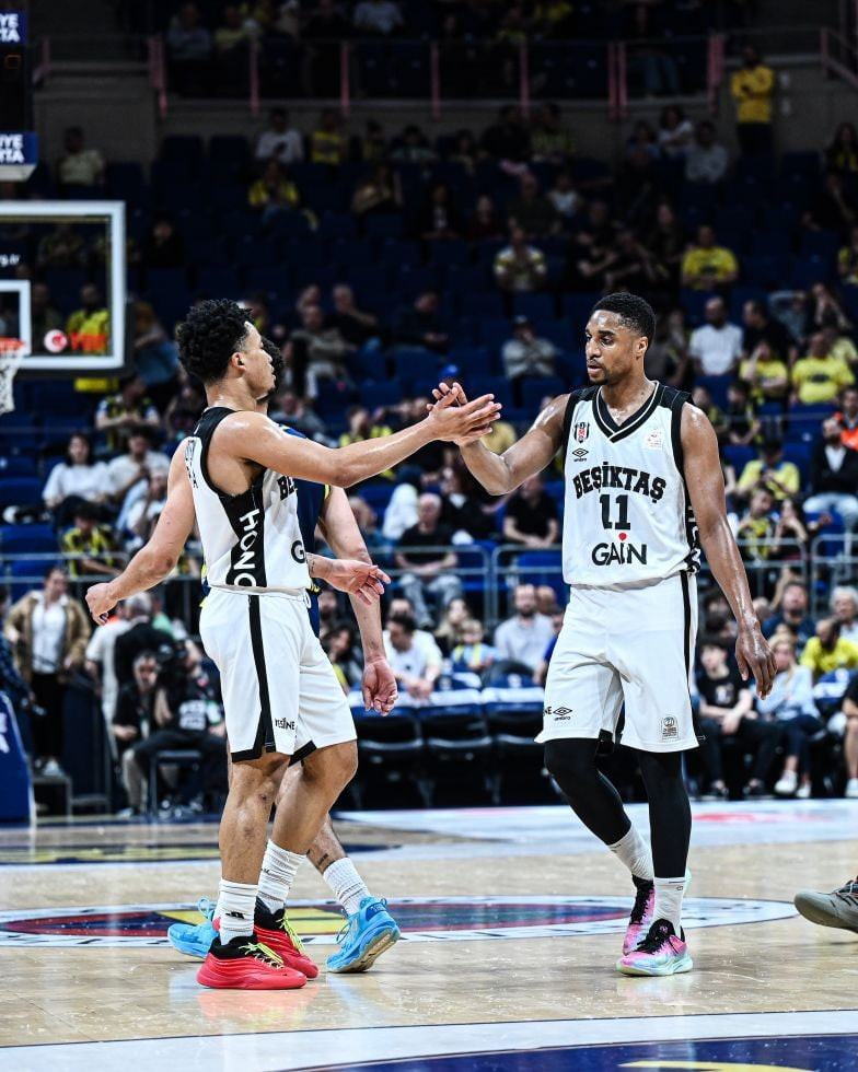 TÜRKİYE SİGORTA BASKETBOL SÜPER LİGİ 29. HAFTA ERTELEME MAÇINDA FENERBAHÇE, SAHASINDA BEŞİKTAŞ'A...