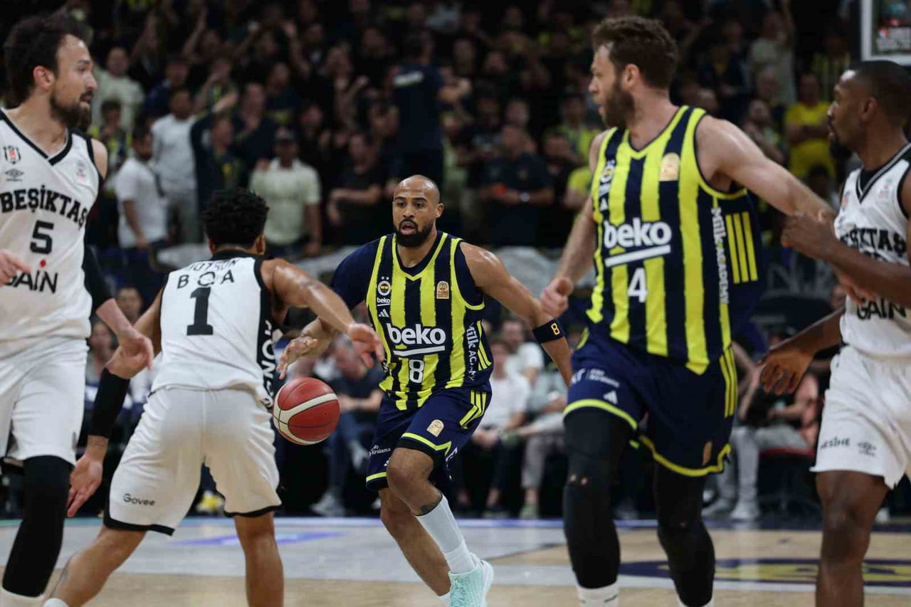 TÜRKİYE SİGORTA BASKETBOL SÜPER LİGİ PLAY-OFF FİNAL SERİSİ 3. MAÇINDA BEŞİKTAŞ, YARIN FENERBAHÇE...
