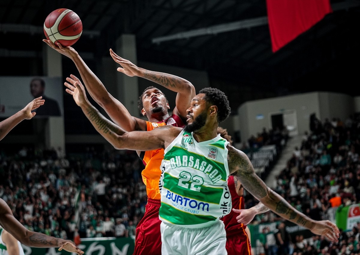 Türkiye Sigorta Basketbol Süper Ligi'nin 10. haftasında Bursaspor Basketbol ile Galatasaray MCT...