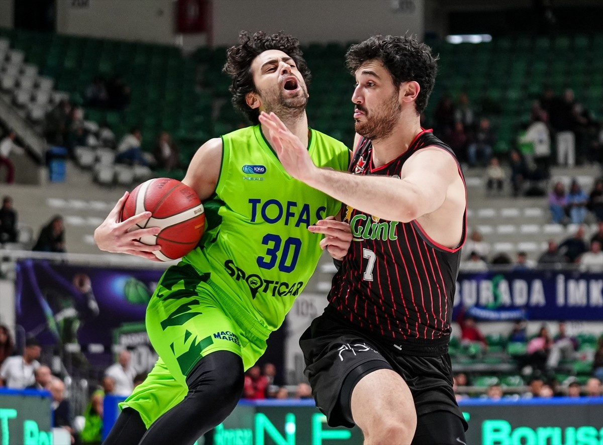 Türkiye Sigorta Basketbol Süper Ligi'nin 11. haftasında TOFAŞ ile Glint Manisa Basket takımları...