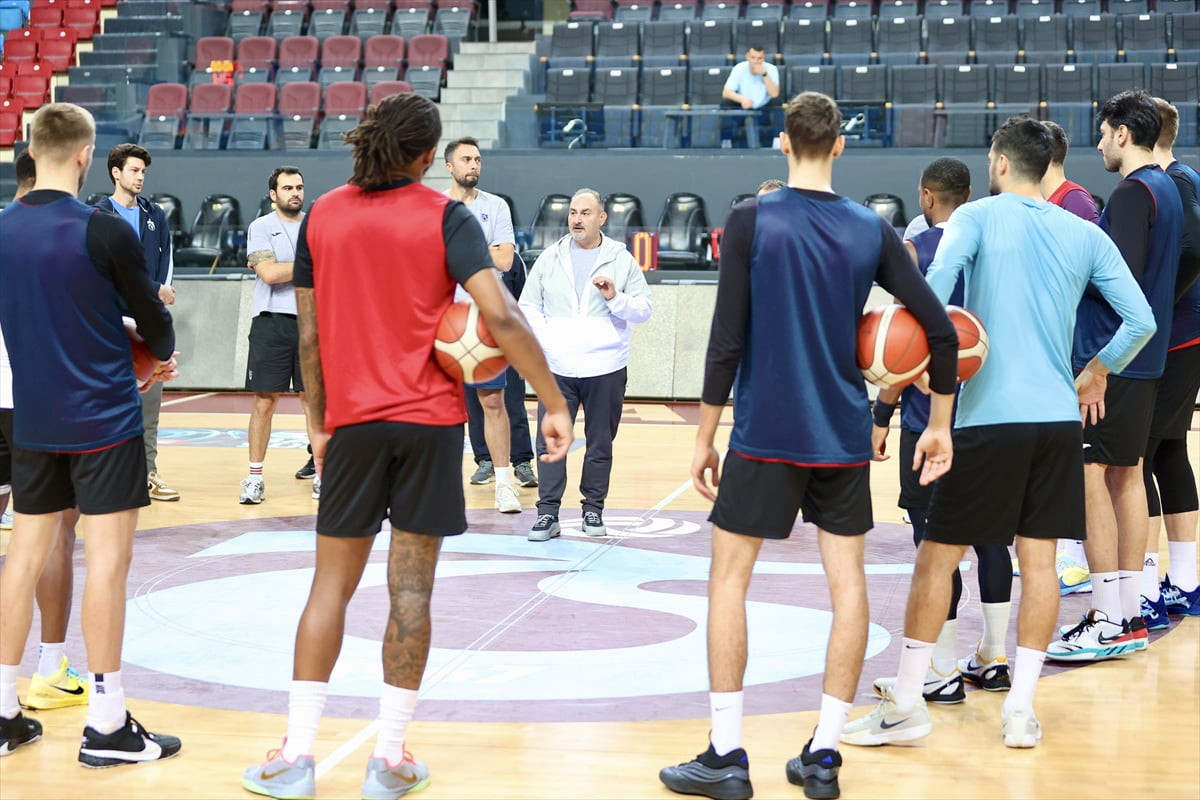Türkiye Sigorta Basketbol Süper Ligi'nin 13. haftasında deplasmanda Galatasaray MCT Technic'le...