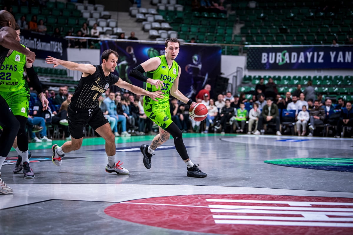 Türkiye Sigorta Basketbol Süper Ligi'nin 21. haftasında TOFAŞ ile Safiport Erokspor, TOFAŞ Spor...