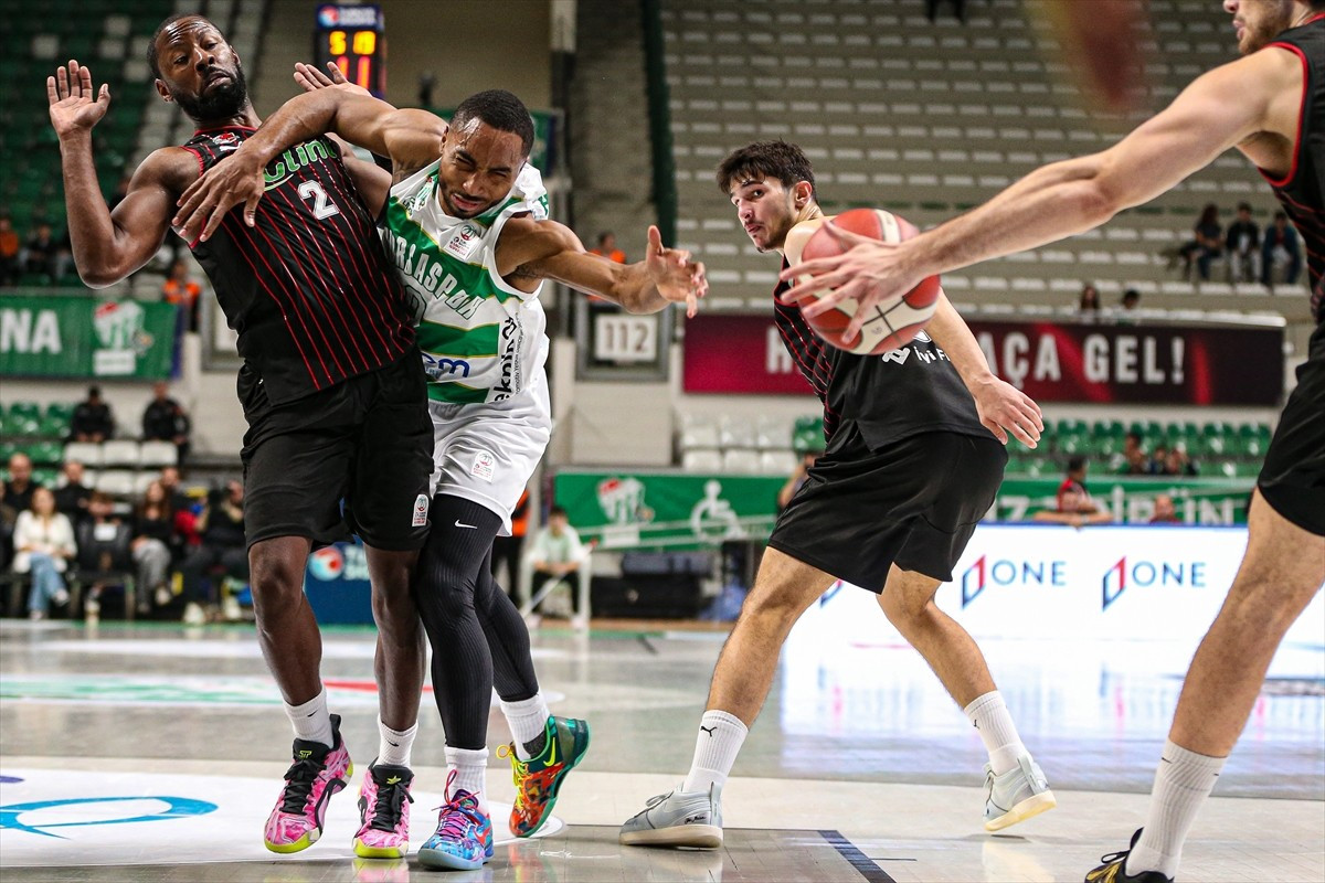 Türkiye Sigorta Basketbol Süper Ligi'nin 4. haftasında Bursaspor Basketbol ile Glint Manisa Basket...