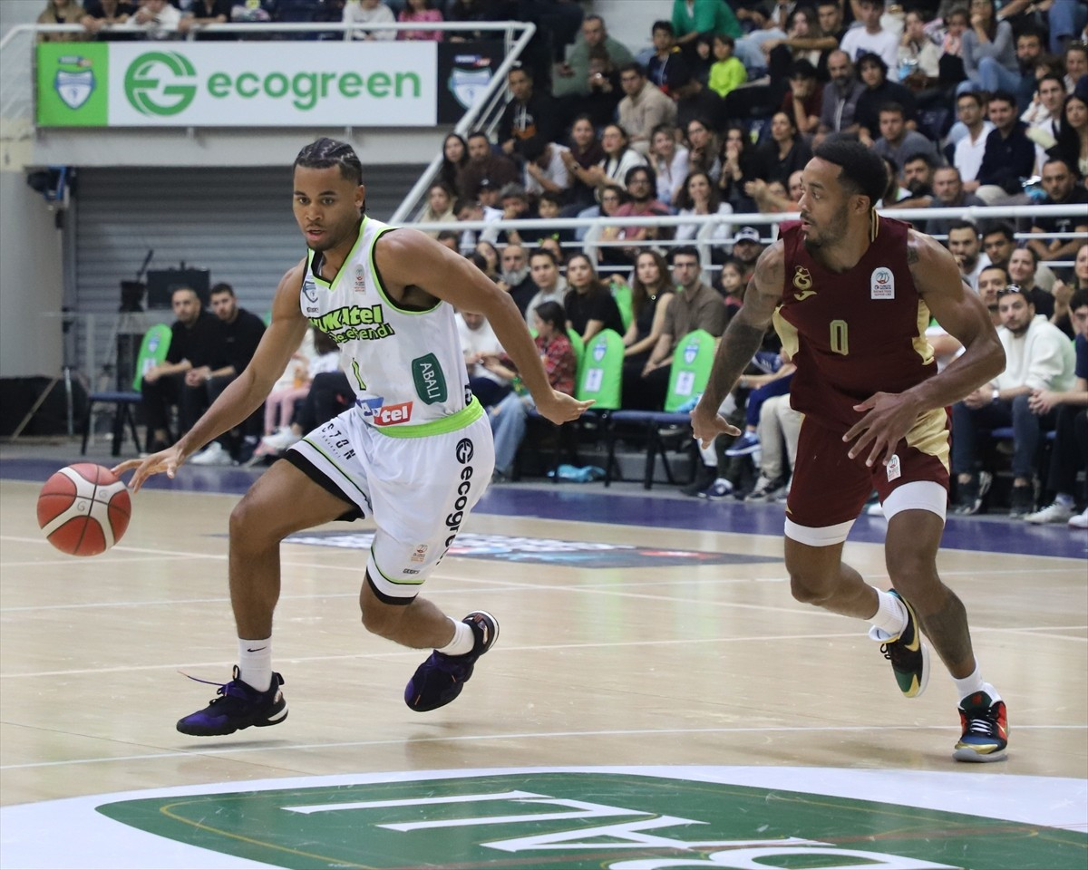 Türkiye Sigorta Basketbol Süper Ligi'nin 4. haftasında, Yukatel Merkezefendi Belediyesi Basket ile...