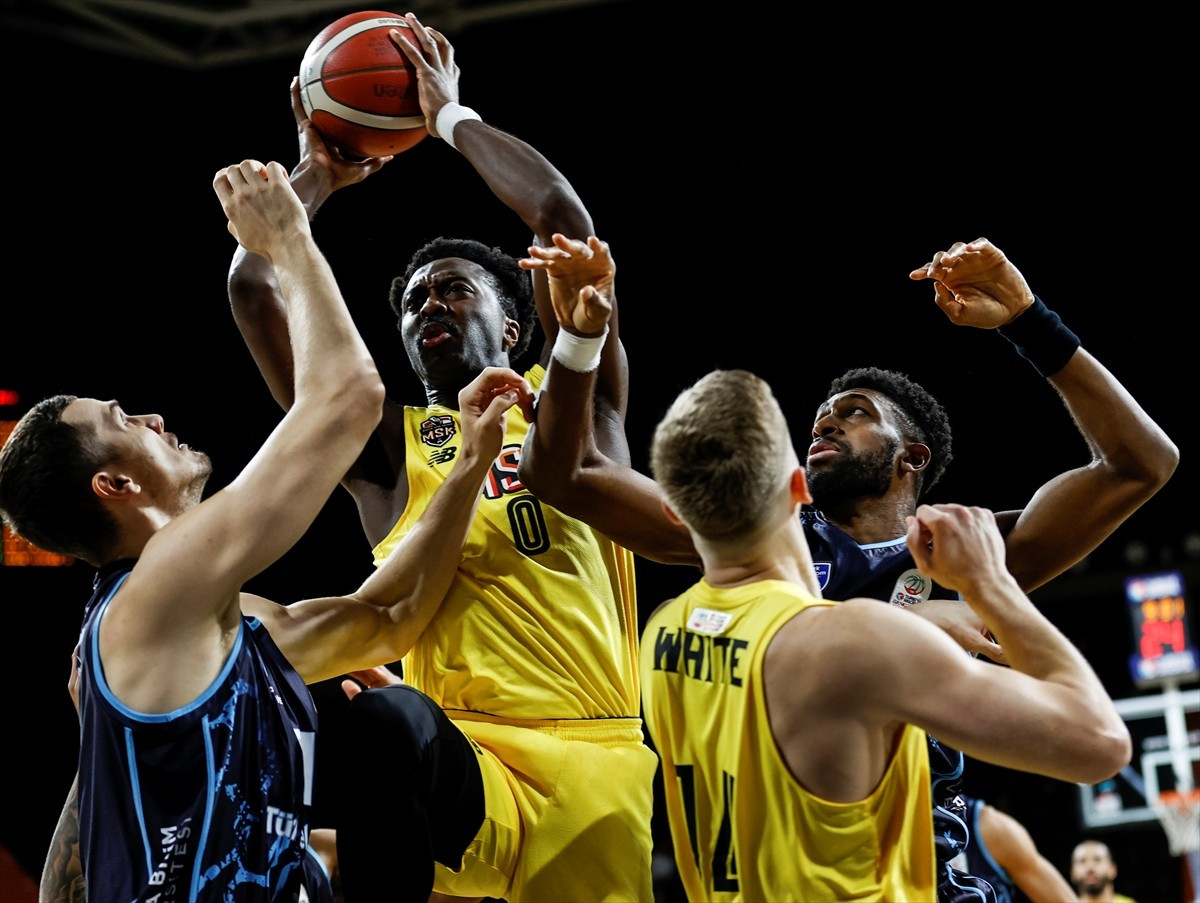 Türkiye Sigorta Basketbol Süper Ligi'nin 8. haftasında Mersin Spor ile Türk Telekom, Servet...