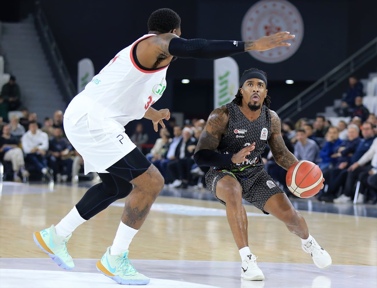Türkiye Sigorta Basketbol Süper Ligi’nin 12. haftasında Glint Manisa Basket ile Aliağa Petkimspor...
