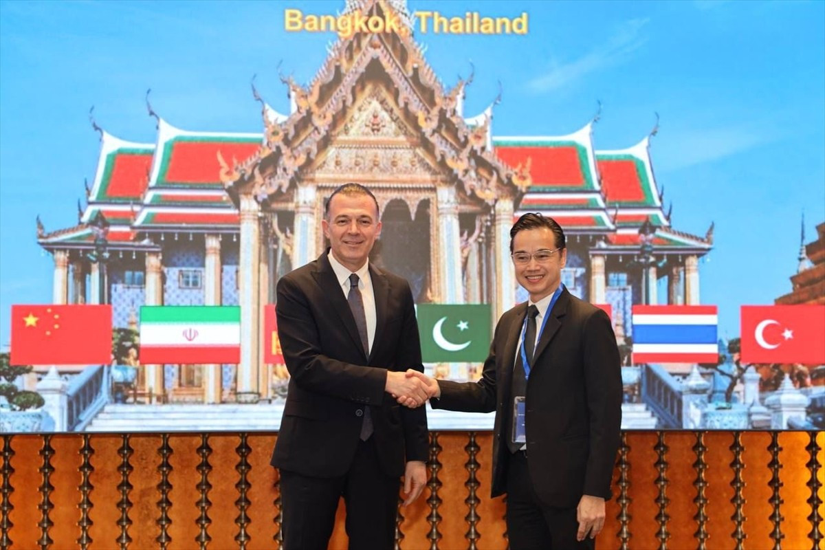 Türkiye Uzay Ajansı (TUA) Başkanı Yusuf Kıraç (solda), Asya-Pasifik Uzay İş Birliği Örgütü'nün...