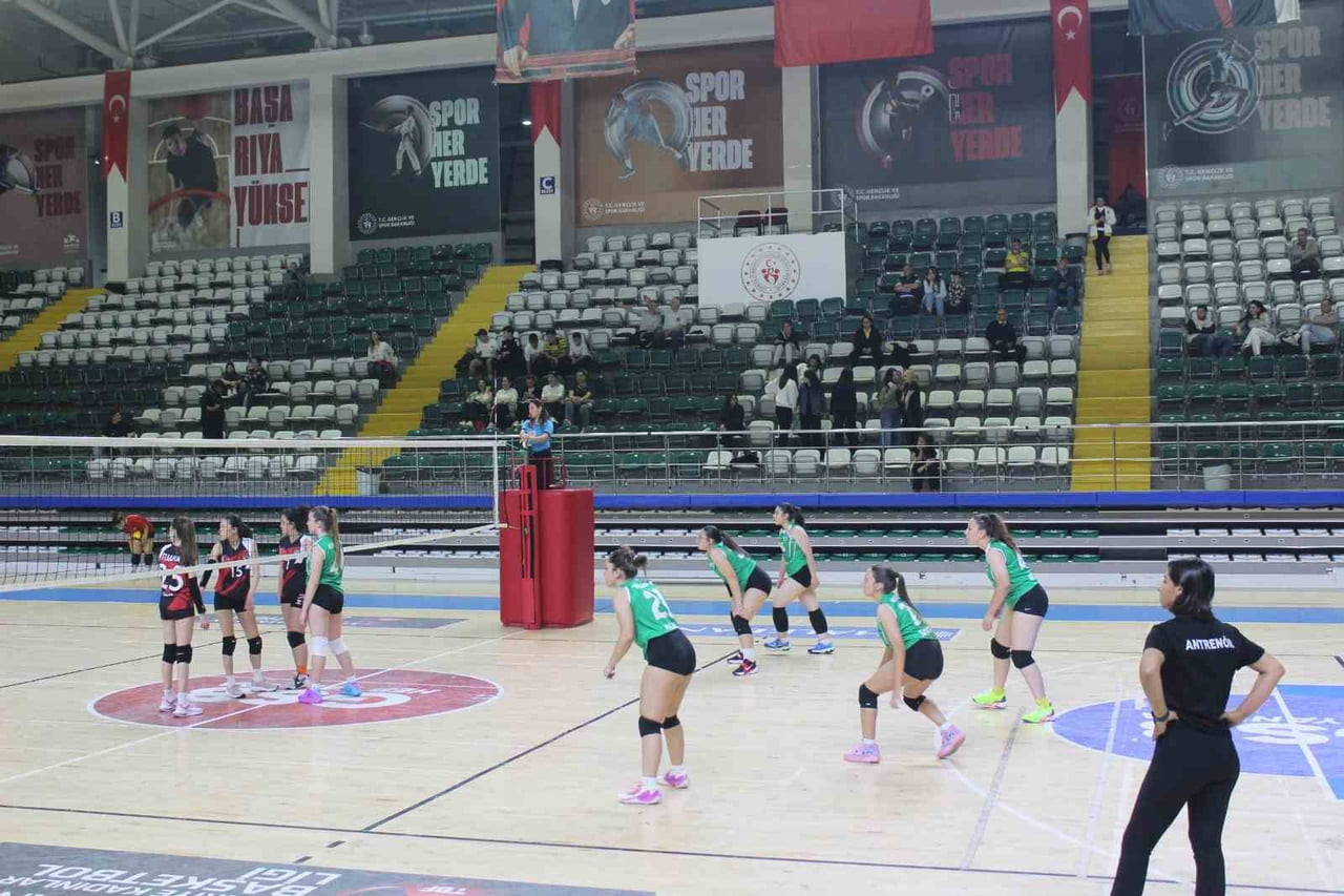 TÜRKİYE VOLEYBOL FEDERASYONU KÜÇÜK KIZLAR GELİŞİM LİGİ’NDE MÜCADELE EDEN MUĞLASPOR VOLEYBOL...