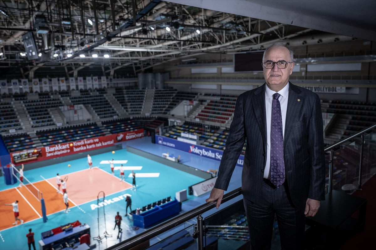Türkiye Voleybol Federasyonu (TVF) Başkanı Mehmet Akif Üstündağ, AA muhabirine açıklamalarda...