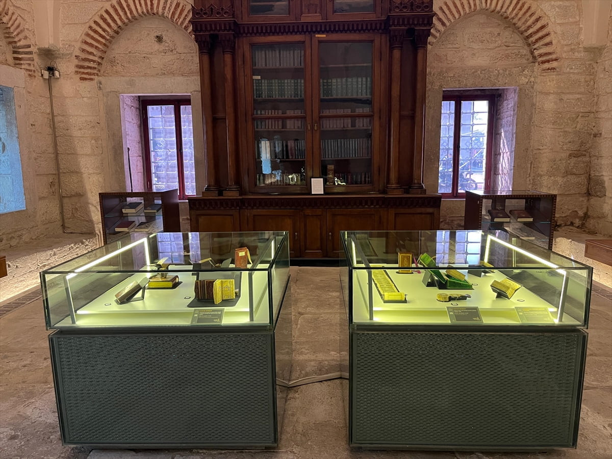 Türkiye Yazma Eserler Kurumu (TÜYEK) Başkanlığı tarafından Beyazıt Yazma Eser Kütüphanesi'nde...