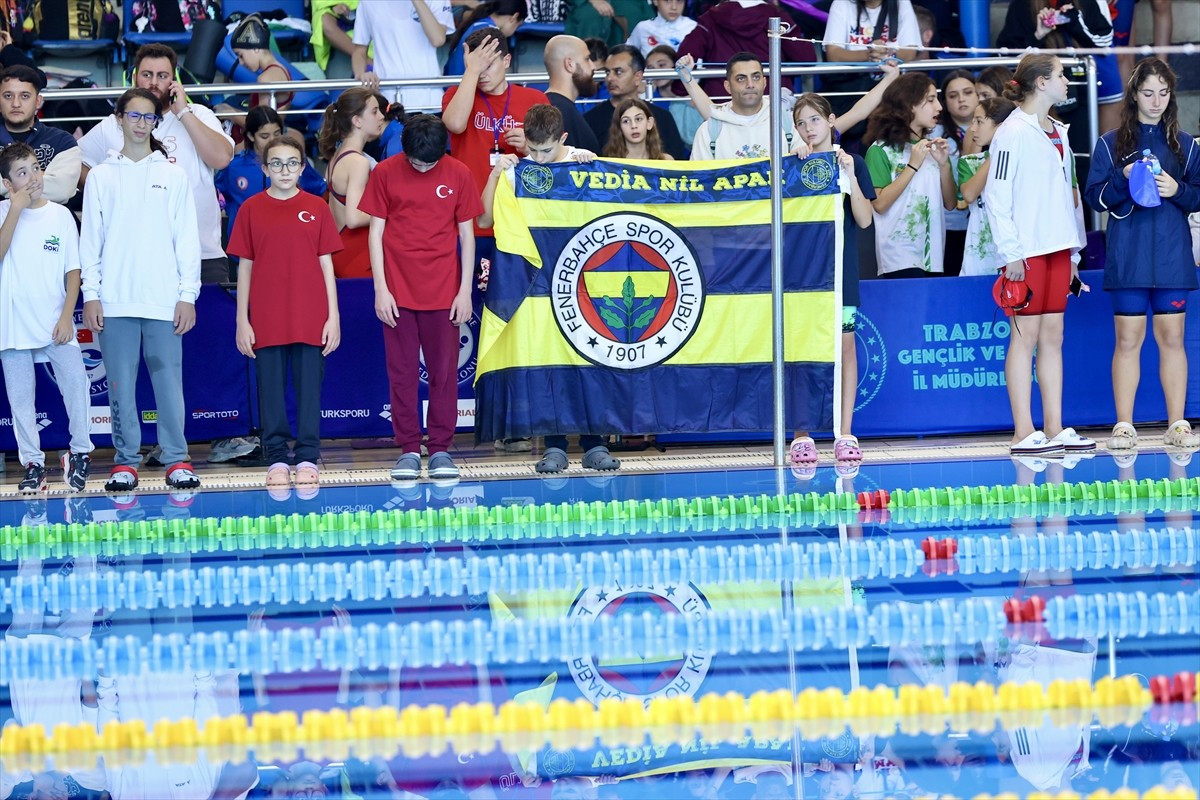 Türkiye Yüzme Federasyonu ile İl Gençlik ve Spor Müdürlüğü iş birliğinde düzenlenen "Vedia Nil...