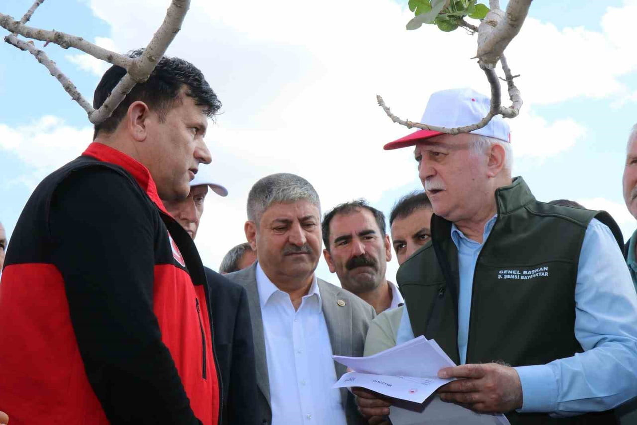 TÜRKİYE ZİRAAT ODALARI BİRLİĞİ (TZOB) GENEL BAŞKANI ŞEMSİ BAYRAKTAR ŞANLIURFA'DA İNCELEMELERDE...