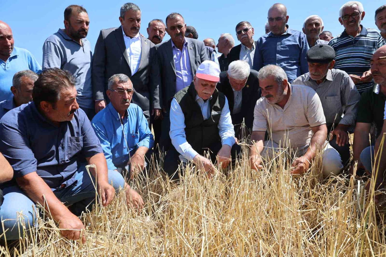 TÜRKİYE ZİRAAT ODALARI BİRLİĞİ (TZOB) GENEL BAŞKANI ŞEMSİ BAYRAKTAR (ŞAPKALI), KOZLUCA KÖYÜNDE SEL...