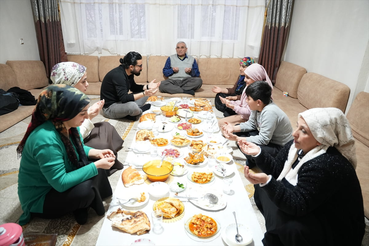 Türkiye'de, akşam ezanının en erken okunduğu yerlerden Hakkari'nin Şemdinli ilçesinde ramazanın...