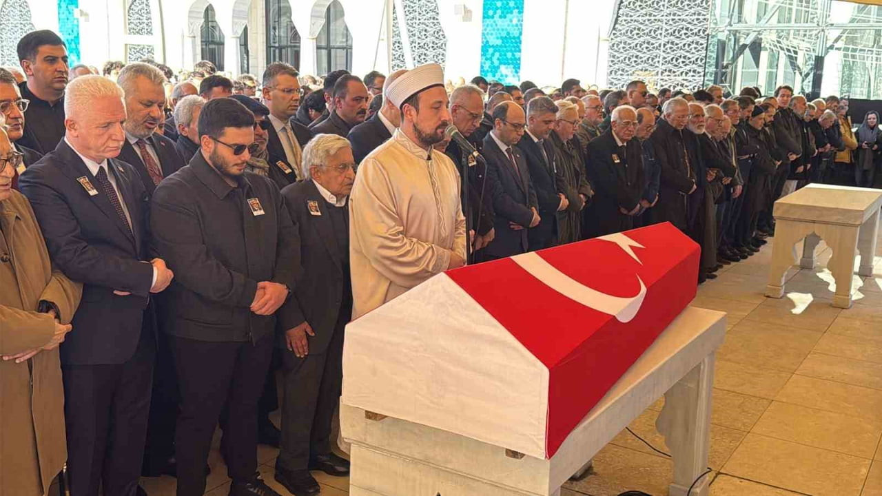 TÜRKİYE'DE HEM TIP DÜNYASINDA HEM DE EDEBİYAT ALANINDA TANINAN ÖNEMLİ İSİMLERDEN PROF. DR. HASAN...