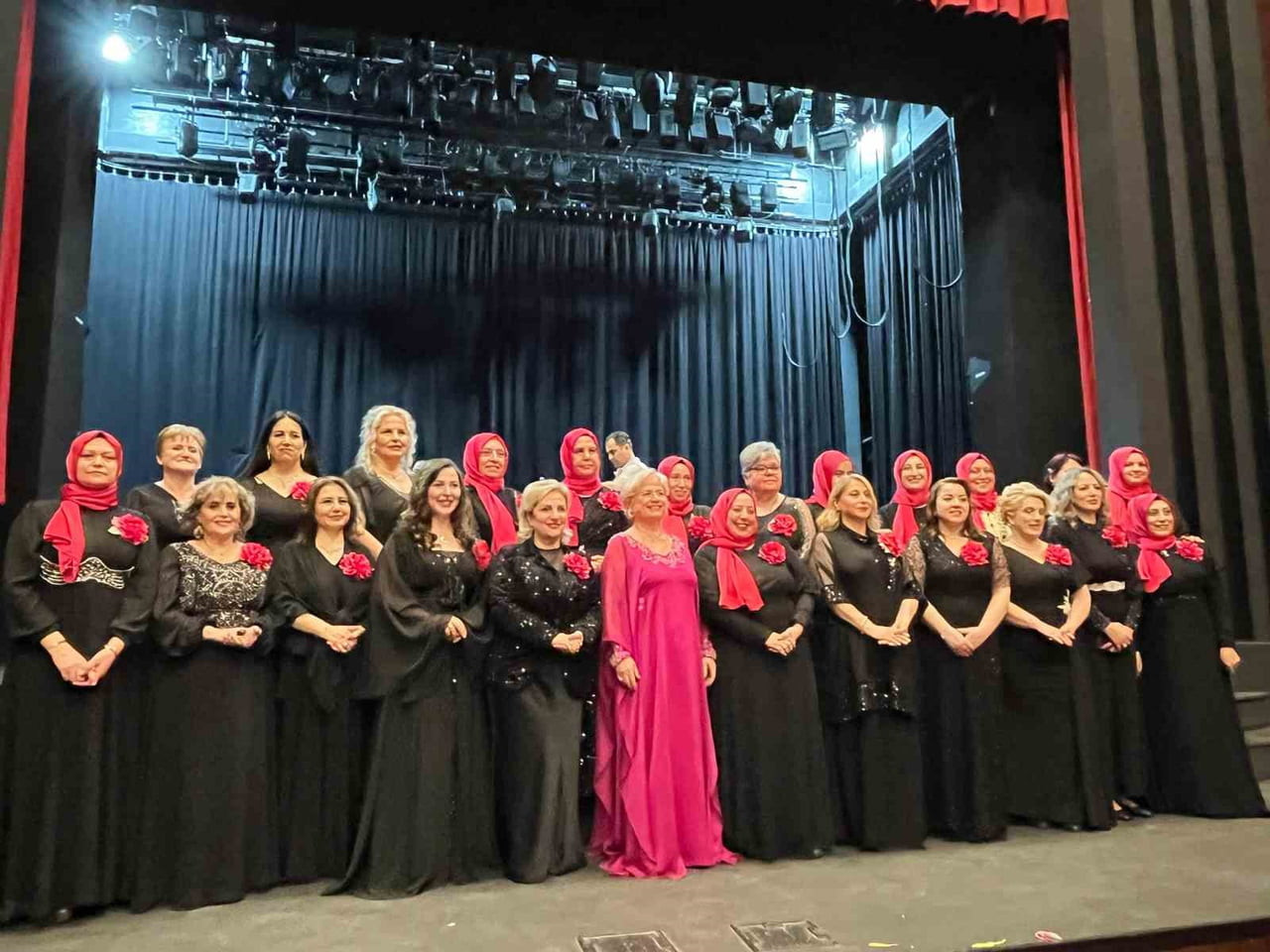 TÜRKİYE'DE İLK DEFA BURSA'DA GÖNÜLLÜ ŞEF DR. AYSEL GÜREL TARAFINDAN KURULAN, OTİZMLİ ÇOCUKLARIN...