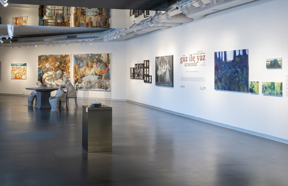 Türkiye'de sanat ortamının gelişimine katkıda bulunmak, genç sanatçıların eğitimini desteklemek ve...