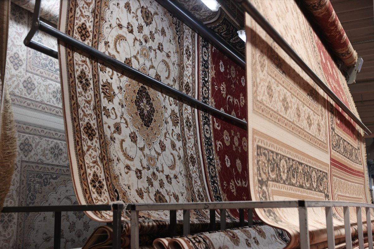 Türkiye'deki makine halısı üretiminin yüzde 90'ının gerçekleştirildiği Gaziantep, ihraç edilen her...