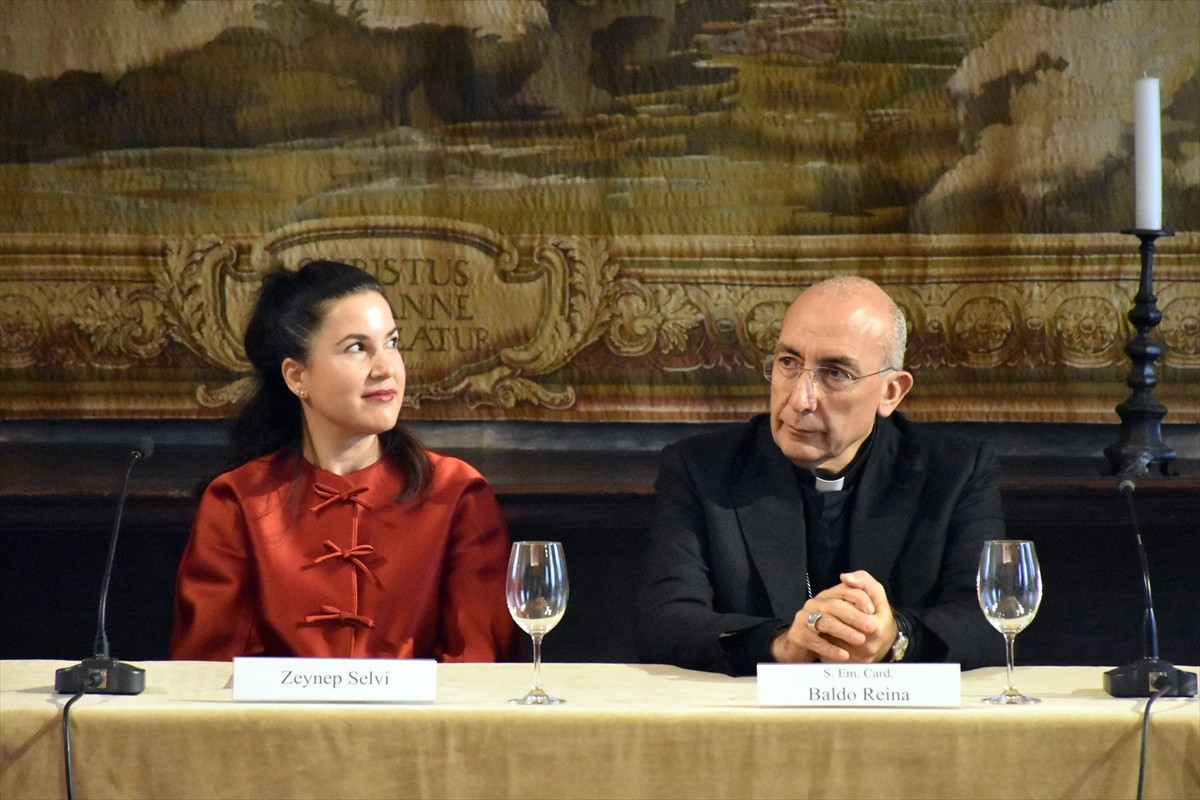 Türkiye'deki önde gelen inanç turizmi destinasyonları, Vatikan'ın Papalık Lateran Üniversitesinde...