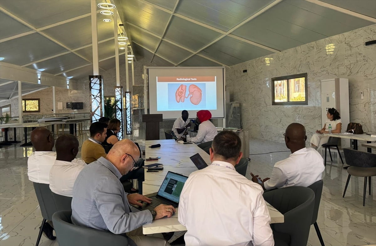 Türkiye'den gelen 19 kişilik Türk sağlık heyeti, Batı Afrika ülkesi Senegal'de yapılması planlanan...