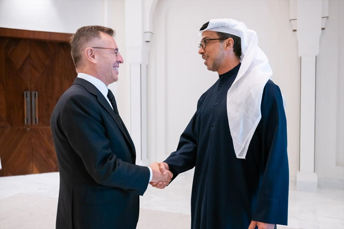 Türkiye'nin Abu Dabi Büyükelçisi Lütfullah Göktaş (solda), Birleşik Arap Emirlikleri (BAE) Devlet...