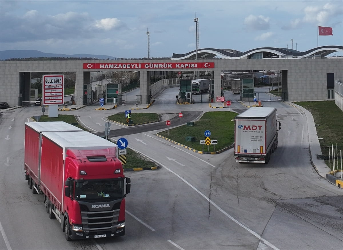 Türkiye'nin Avrupa'ya ihracat taşımalarında Kapıkule Sınır Kapısı ana geçiş noktası olma...