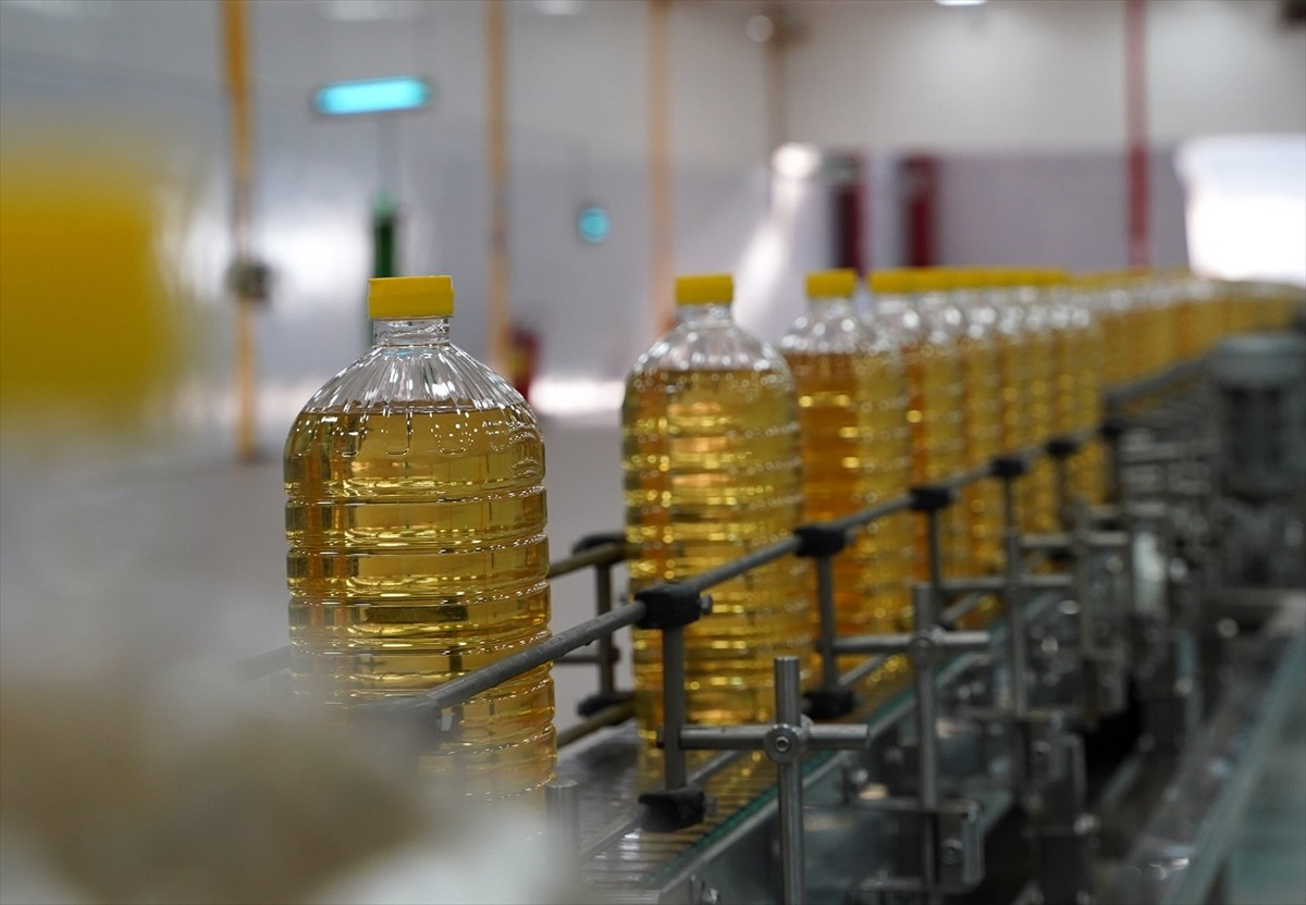 Türkiye'nin ayçiçek yağı ihracatının yıl sonunda 1 milyar doları aşması hedefleniyor.