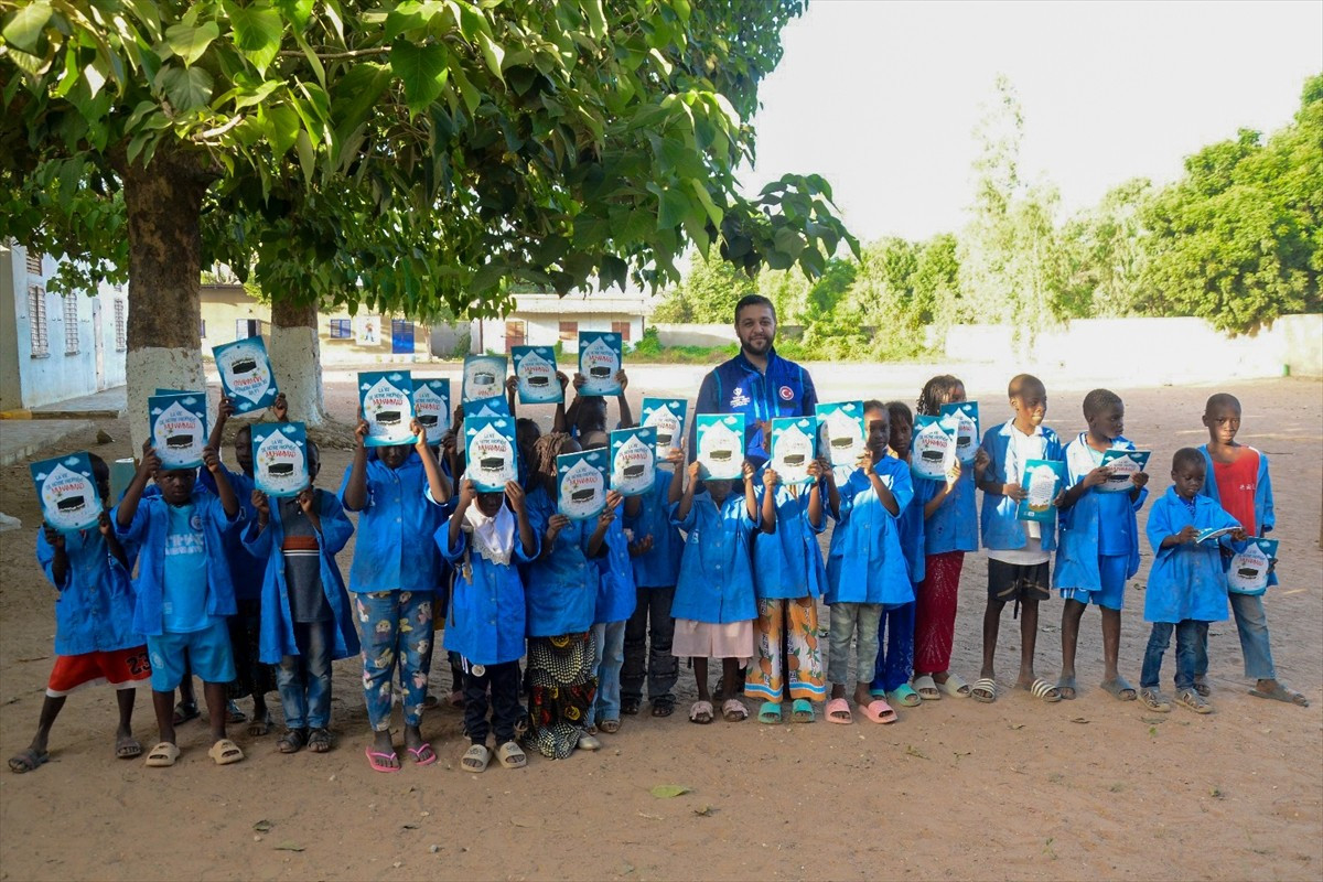 Türkiye'nin Dakar Büyükelçiliği Sosyal İşler Müşavirliği, Türkiye Diyanet Vakfı (TDV) işbirliğiyle...