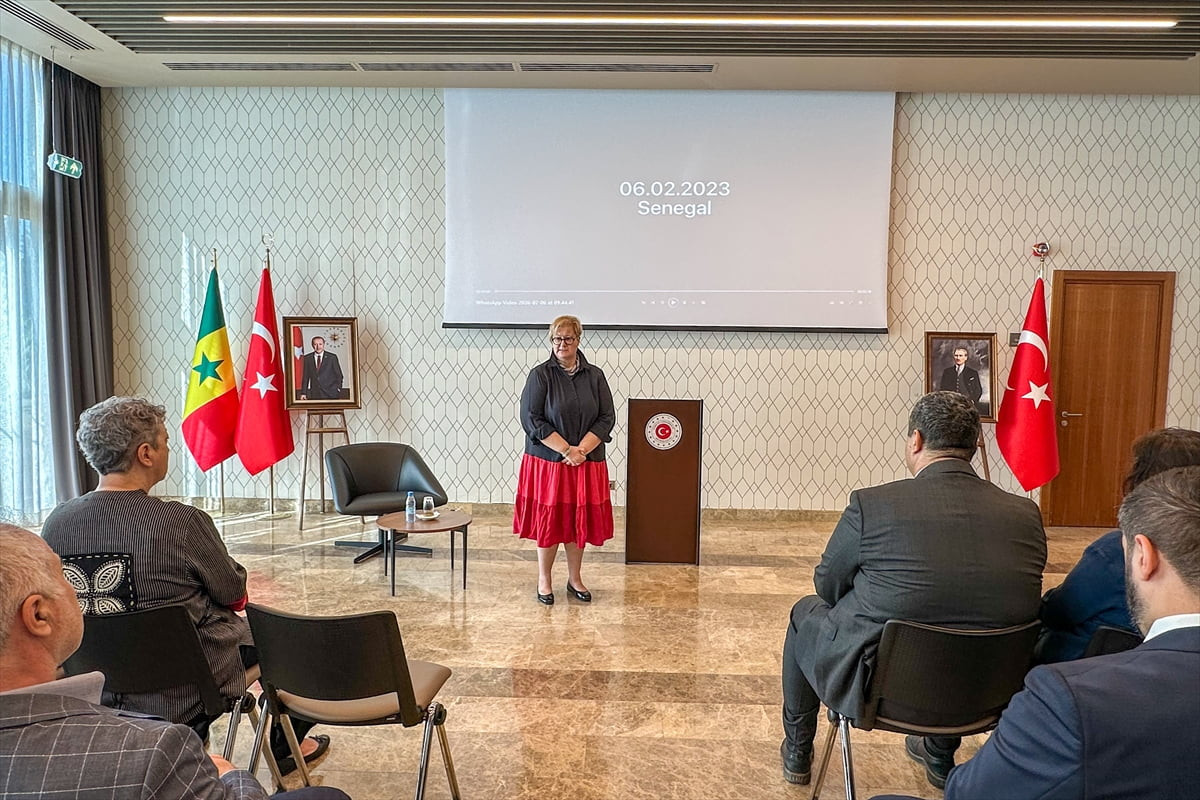 Türkiye'nin Dakar Büyükelçiliğinde, 6 Şubat depremlerinde hayatını kaybedenler için anma töreni...
