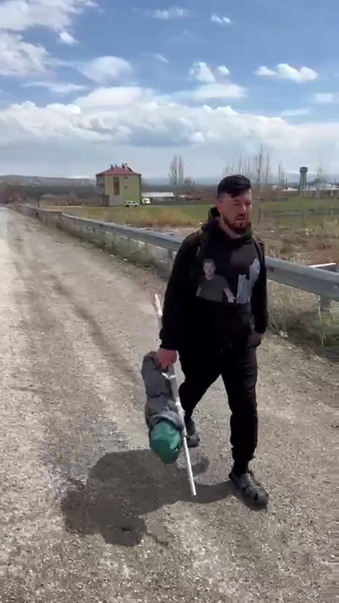 TÜRKİYE'NİN DOĞUSUNDAN YOLA ÇIKAN VE 55 GÜN YÜRÜYEREK İSTANBUL'A VARAN IĞDIRLI 30 YAŞINDAKİ BARIŞ...