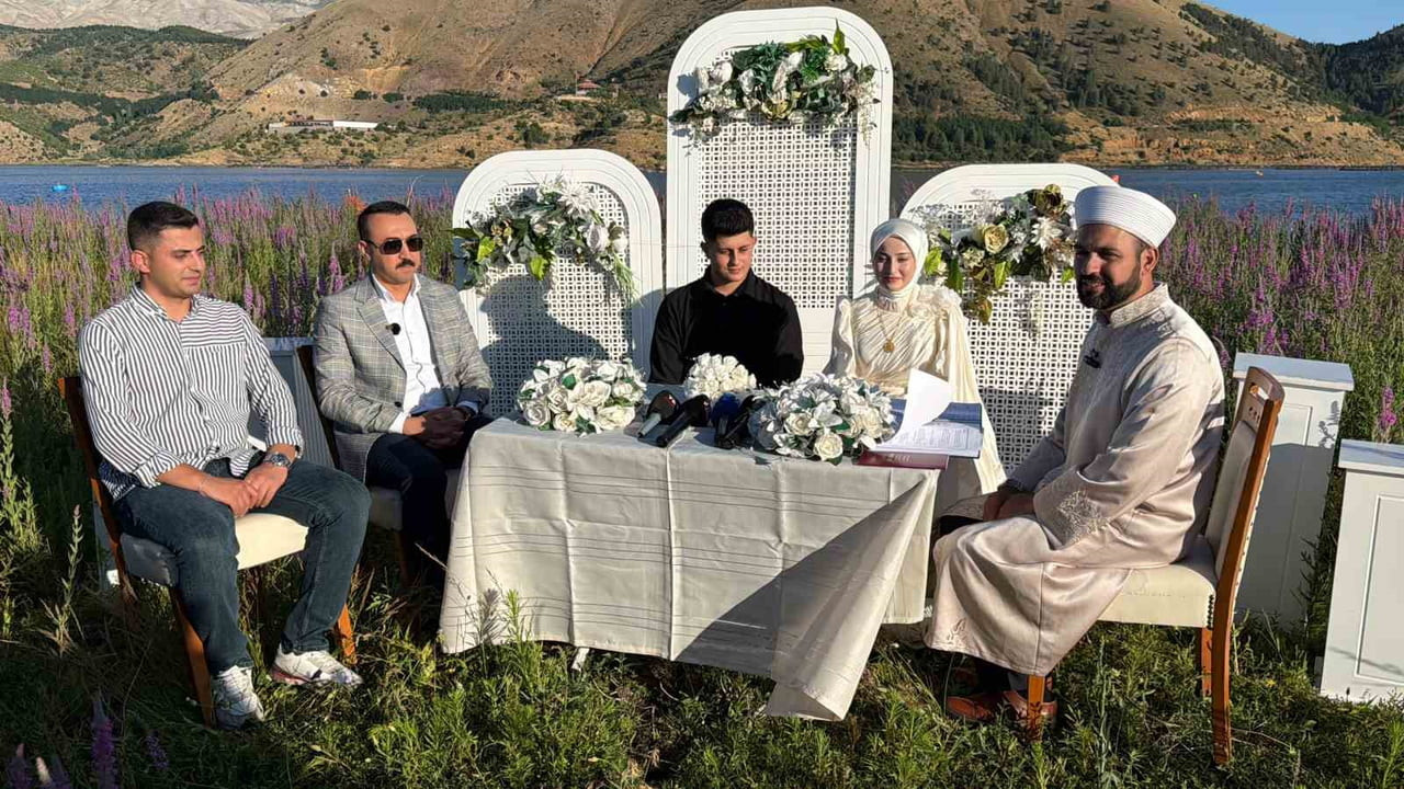 TÜRKİYE'NİN EN DİKKAT ÇEKİCİ DOĞAL OLUŞUMLARINDAN BİRİ OLARAK BİLİNEN ADIYAMAN'IN ÇELİKHAN...