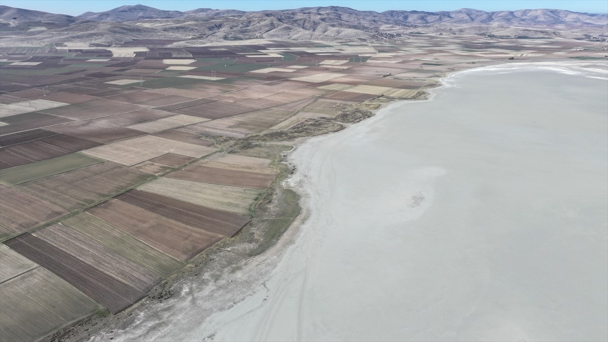 Türkiye'nin en düşük yağış alan illeri arasında yer alan Kırşehir'de, kuraklıktan etkilenen Seyfe...