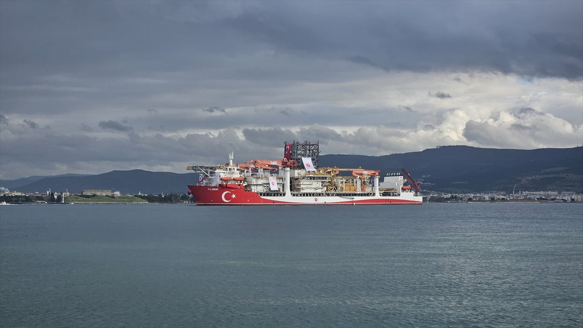 Türkiye'nin enerji filosuna eklenen yeni ultra derin deniz sondaj gemisi "Yıldırım" Çanakkale...