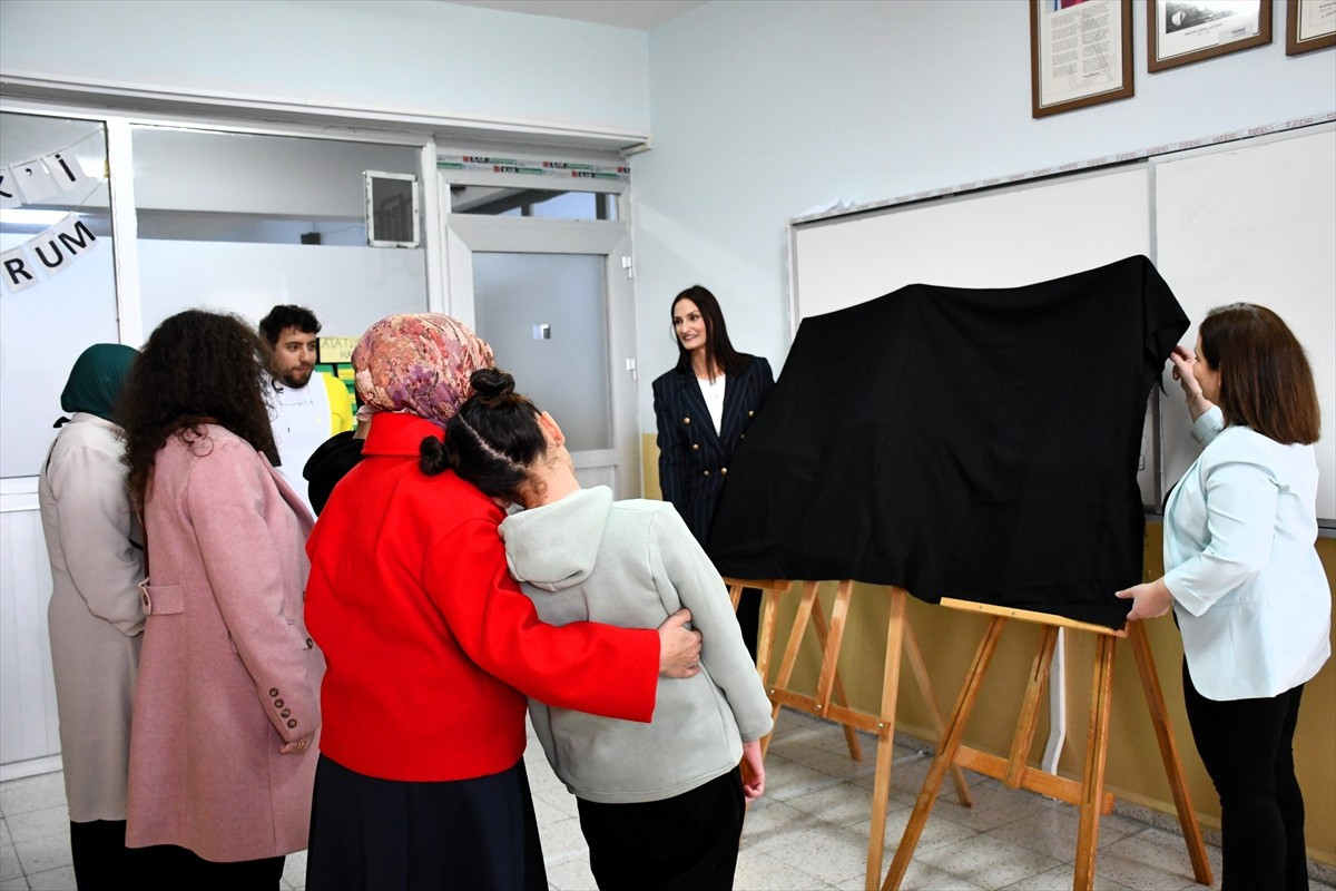 Türkiye'nin farklı kentlerinden ve Portekiz'den 20 gönüllü ressam, Özel Eğitim Ortaokulu ve Meslek...