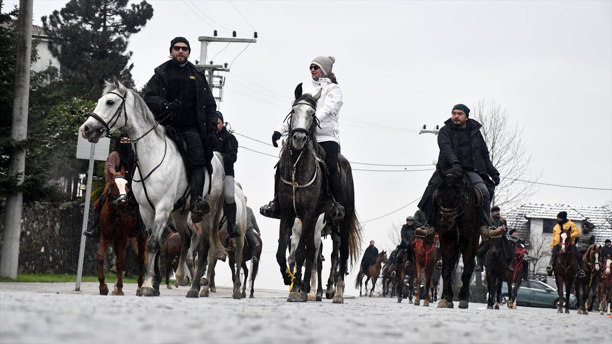 Türkiye'nin farklı şehirlerinden Düzce'ye gelen atlı safari tutkunları, Prusias Ad Hypium Antik...