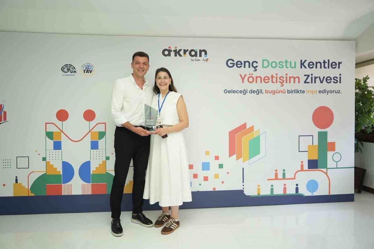 TÜRKİYE'NİN GENÇ DOSTU ŞEHİRLERİNİN BULUŞTUĞU "I. GENÇ DOSTU KENTLER YÖNETİŞİM ZİRVESİ"NDEN...