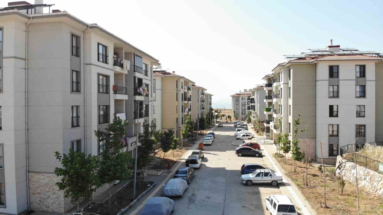 TÜRKİYE'NİN GÜNDEMİNE OTURAN AHBAP DERNEĞİ'NİN DEPREM KONUTLARIYLA İLGİLİ TARTIŞMALAR DEVAM...