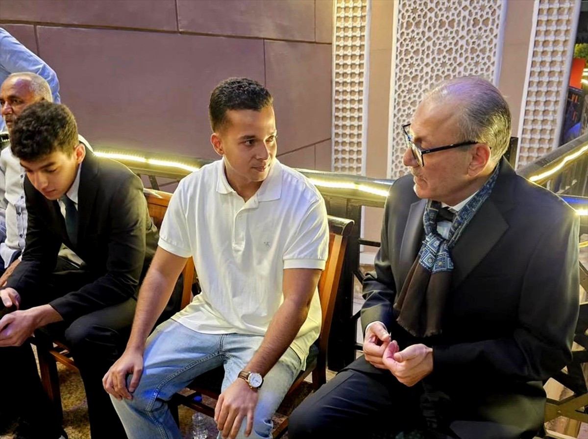 Türkiye'nin Kahire Büyükelçisi Salih Mutlu Şen (sağda), dünyaca ünlü Mısırlı hafız merhum...