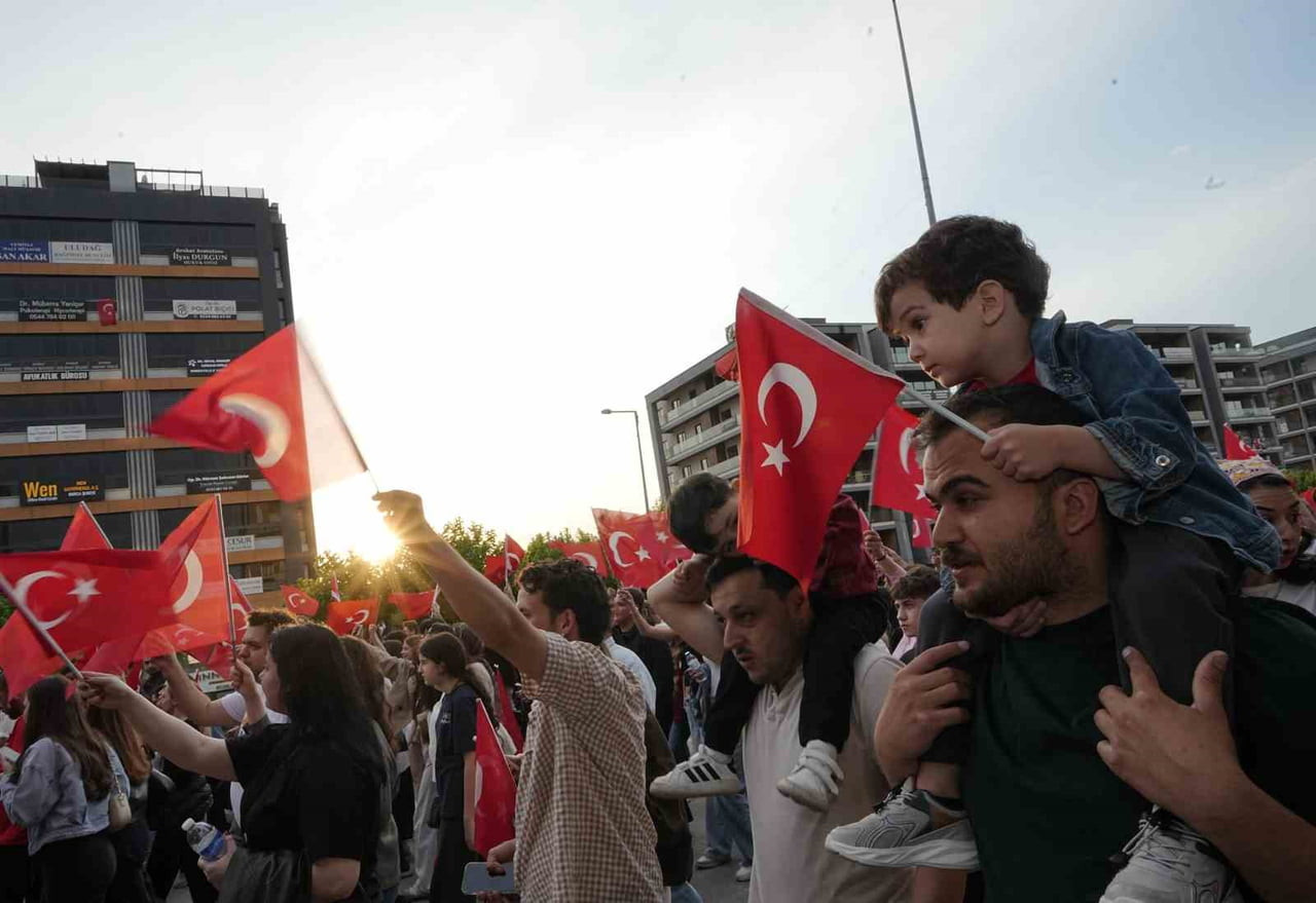 TÜRKİYE'NİN KURTULUŞ MÜCADELESİNİN BAŞLANGICININ 107'İNCİ YIL DÖNÜMÜ NİLÜFER'DE BİNLERCE...