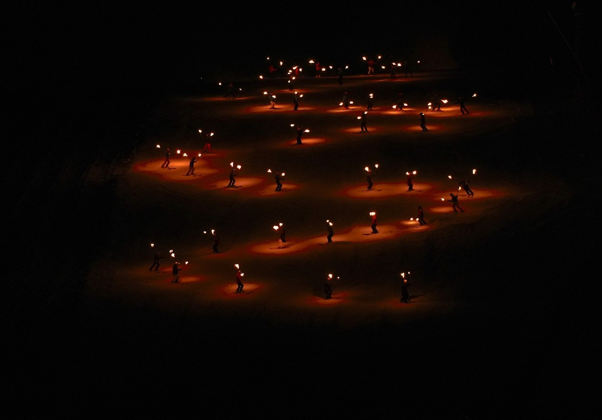 Türkiye'nin önde gelen kayak merkezlerinden Erzurum'daki Palandöken Kayak Merkezi'nde, pistlerdeki...