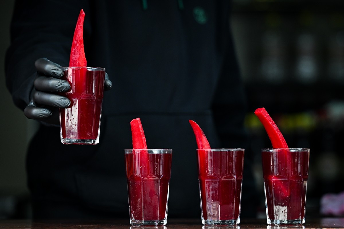 Türkiye'nin önemli gastronomi merkezlerinden Adana'da, Avrupa Birliği (AB) tesciliyle şalgam...