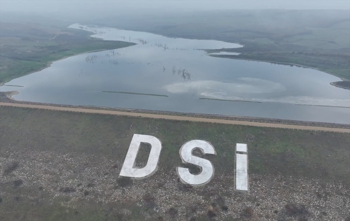 Türkiye'nin önemli tarımsal üretim merkezlerinden Edirne'de, Meriç Nehri'nden su basılmaya...