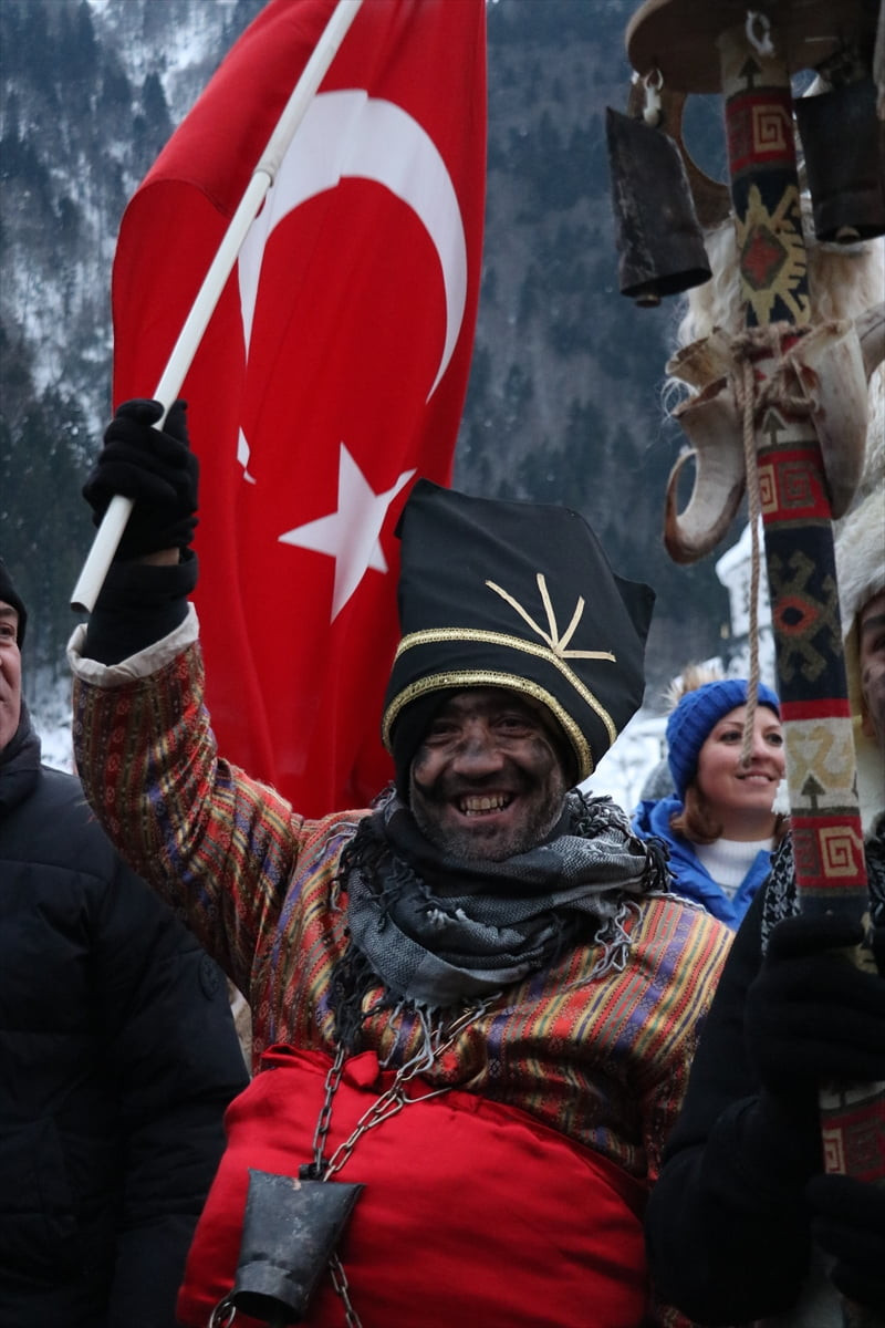 Türkiye'nin önemli turizm merkezlerinden Trabzon'un Çaykara ilçesindeki Uzungöl'de düzenlenen kış...