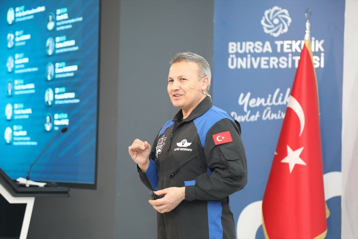 Türkiye'nin uzaya çıkan ilk astronotu Alper Gezeravcı, Bursa Teknik Üniversitesince (BTÜ)...
